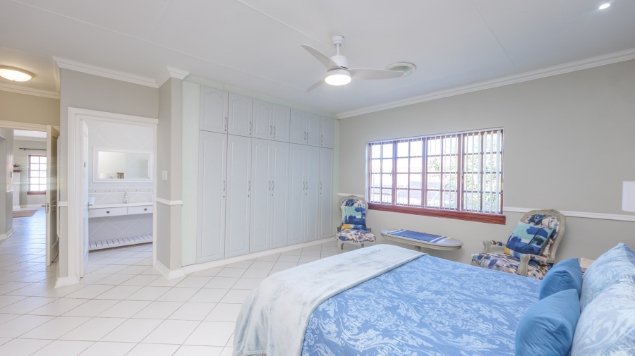 5 Bedroom Property for Sale in Struisbaai Western Cape